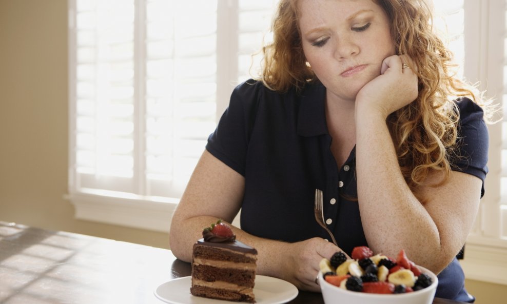 žena hrana dijeta višak kilograma