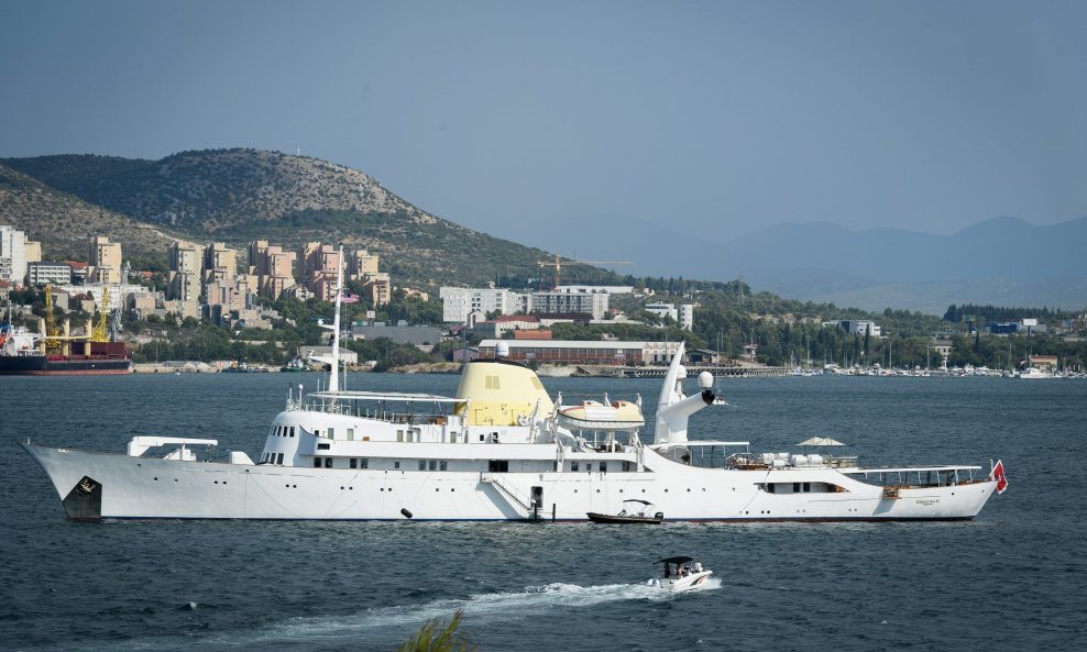 Jahta Christina O usidrena ispred Šibenika