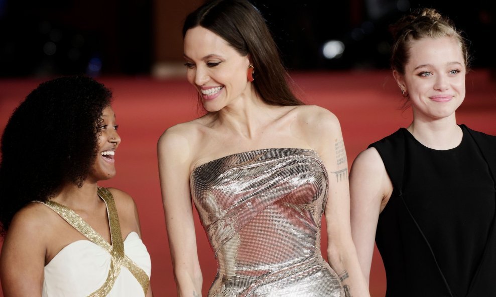Zahara, Angelina Jolie i Shiloh