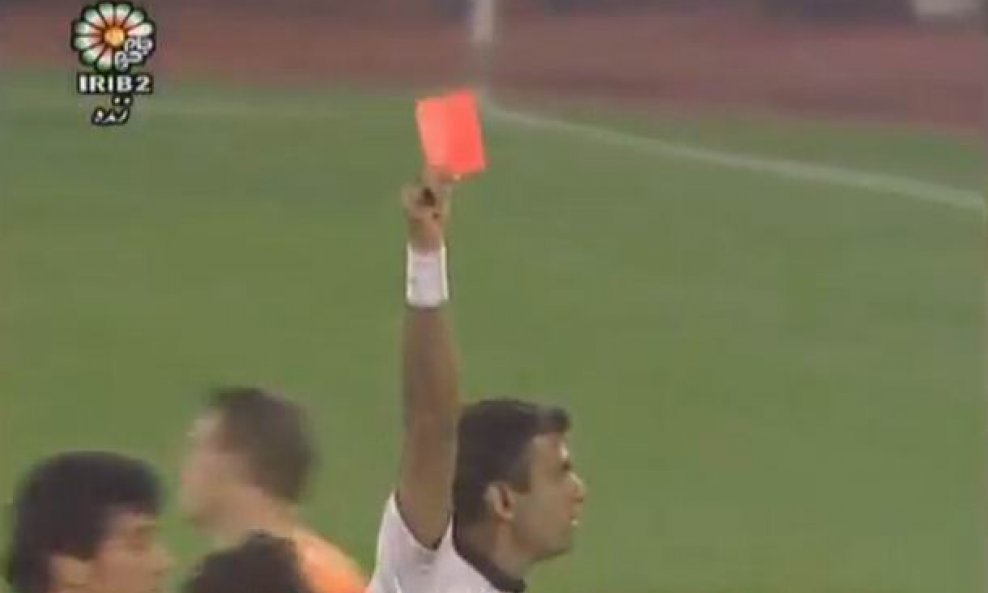 Crveni karton iranskom nogometašu