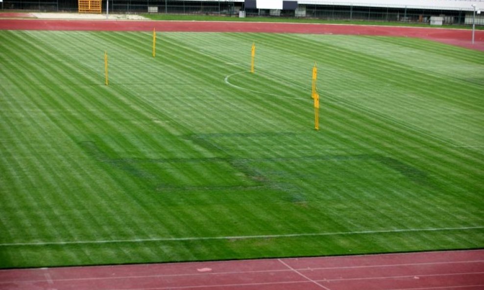 Na travnjaku stadiona Poljud još je uvijek vidljiva svastika (1)