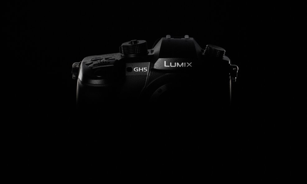 LUMIX GH5