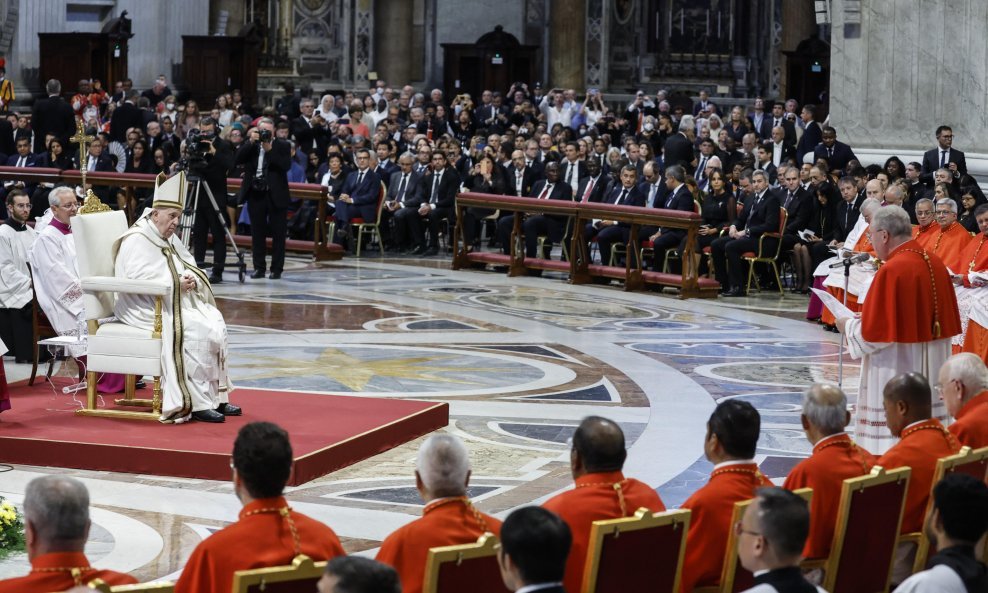 Papa Franjo ustoličio nove kardinale
