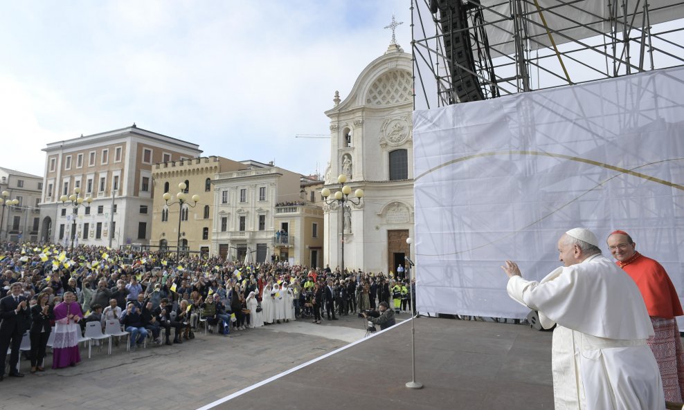 Papa Franjo u L'Aquila
