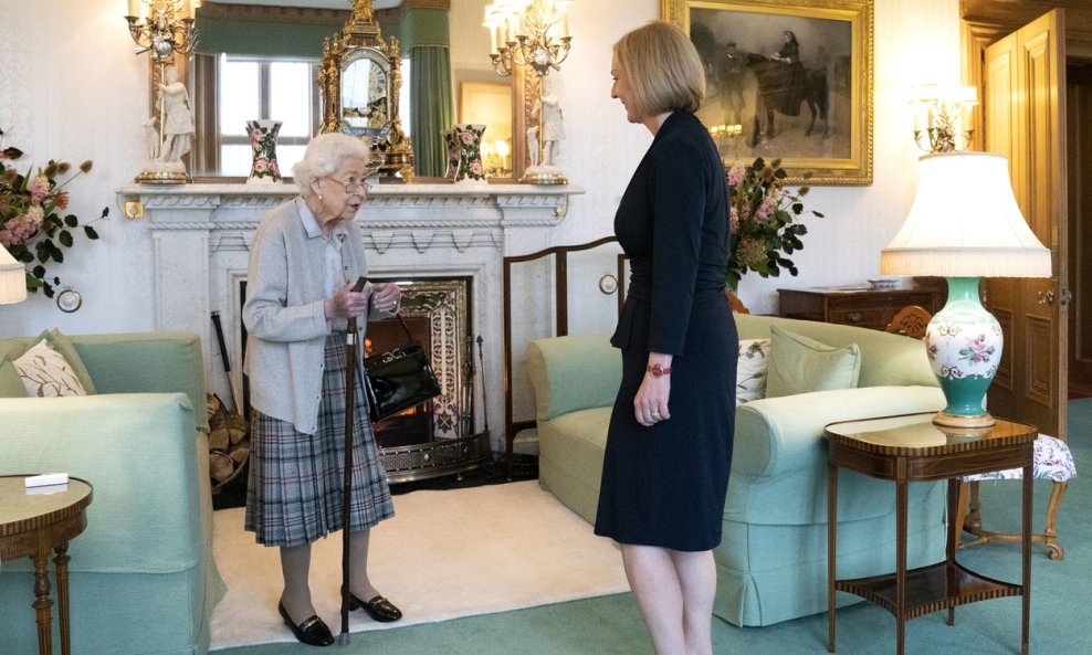 Kraljica Elizabeta i Liz Truss