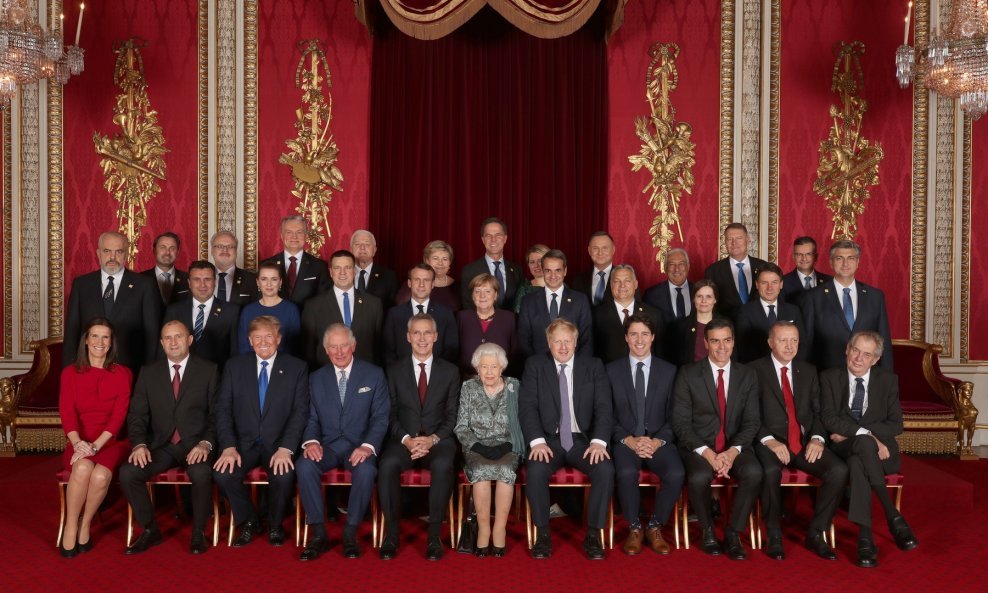 Kraljica Elizabeta II s čelnicima zemalja članica NATO-a 2019.