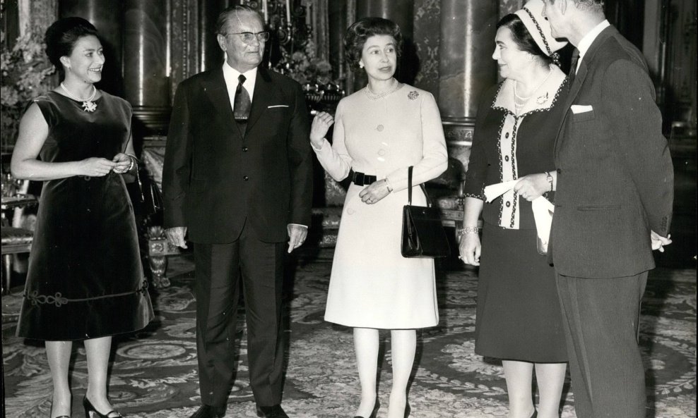 Josip Broz Tito i kraljica Elizabeta II s Jovankom Broz i princom Philipom