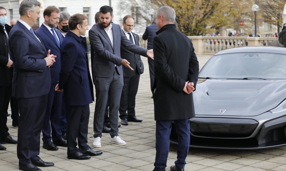 Mate Rimac predstavlja svoje automobile Emmanuelu Macronu prilikom posjeta francuskog predsjednika Zagrebu