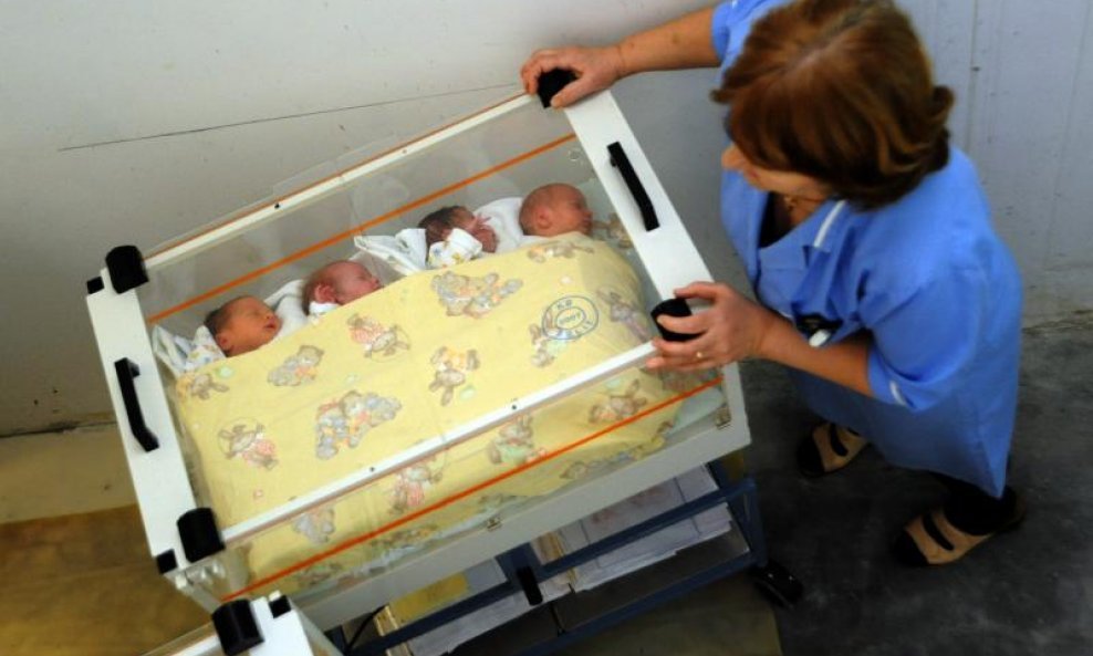 rodilište bebe novorođenčad