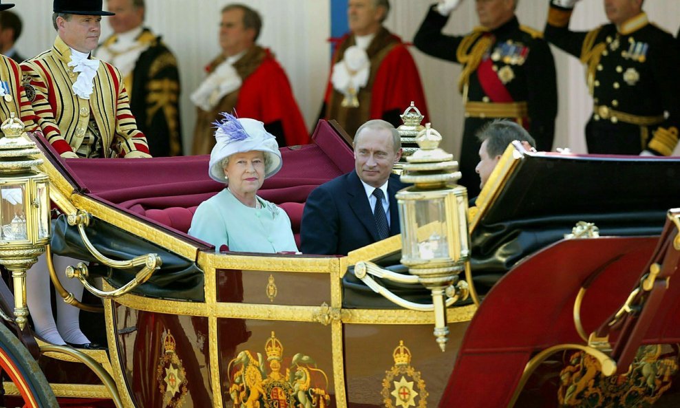 Kraljica Elizabeta i Vladimir Putin 2003.