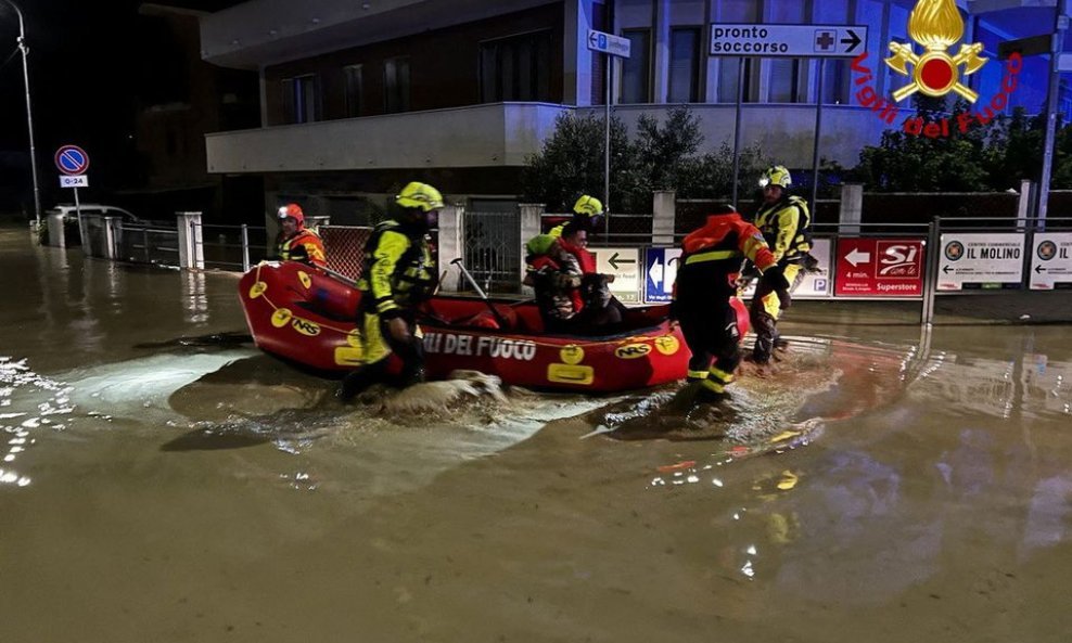 Talijanski vatrogasci objavili su fotografije spašavanja