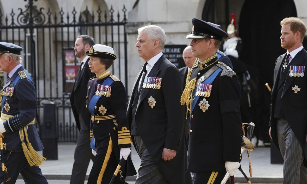 Kralj Charles III, princeza Anne, princ Andrew, princ Edward i princ Harry