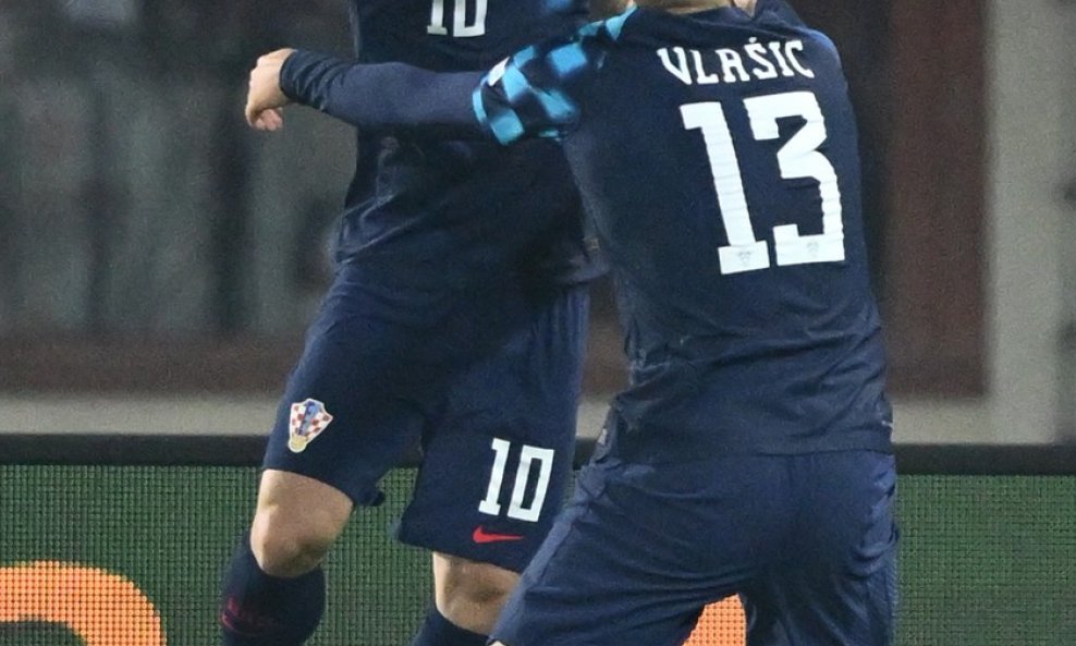 Luka Modrić i Nikola Vlašić