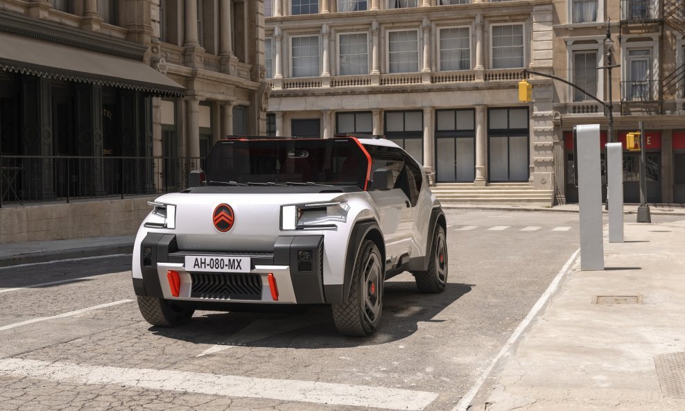 Citroën 'oli' koncept pokreće potpuno električni pogonski sklop s baterijom od 40 kWh i može prijeći do 400 km