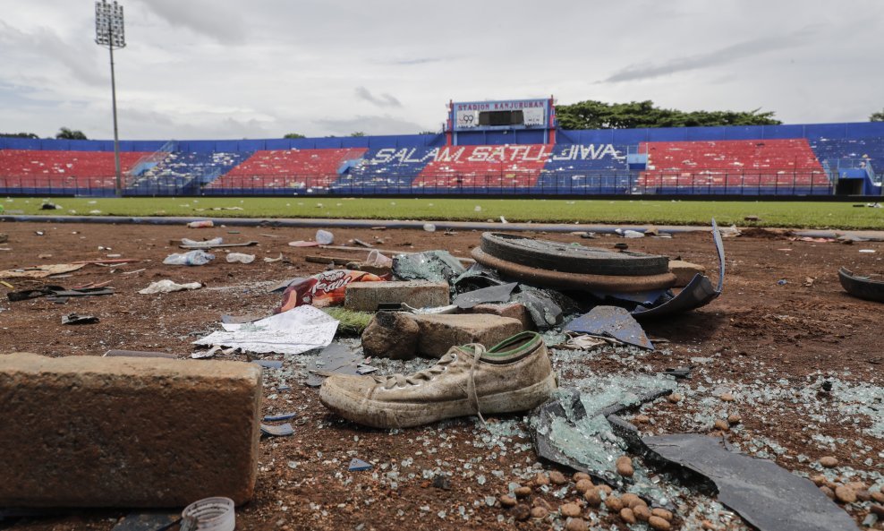 Stampedo na stadionu u Indoneziji