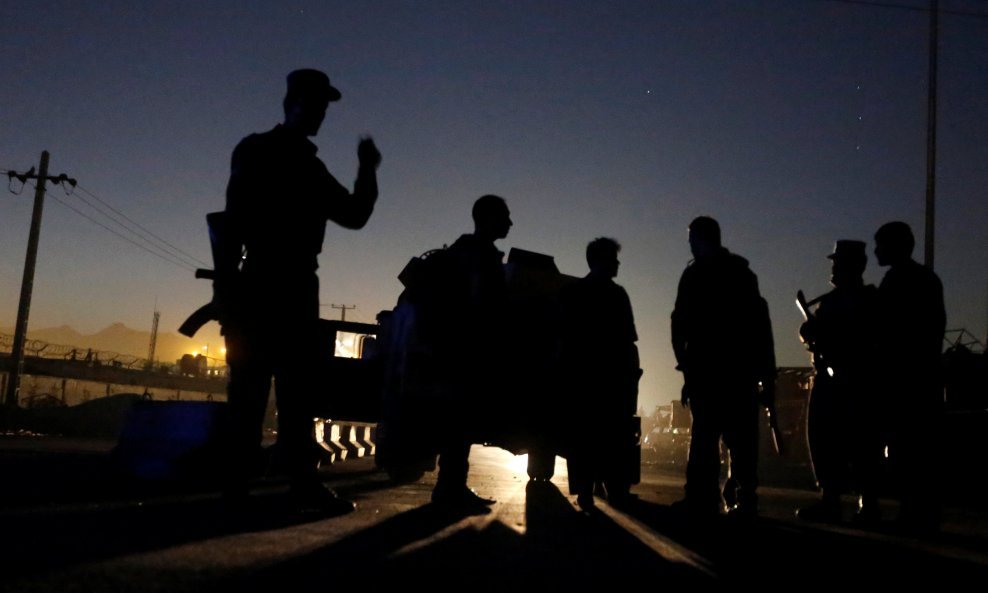 Afganistanski policajci nedaleko mjesta napada