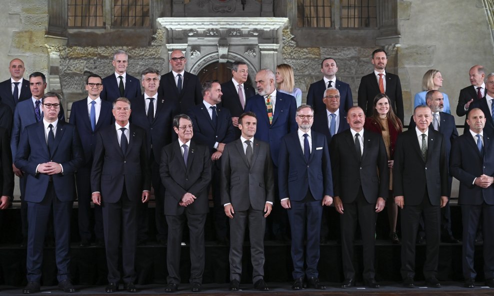 Okupljeni čelnici Europske političke zajednice na sastanku u Pragu