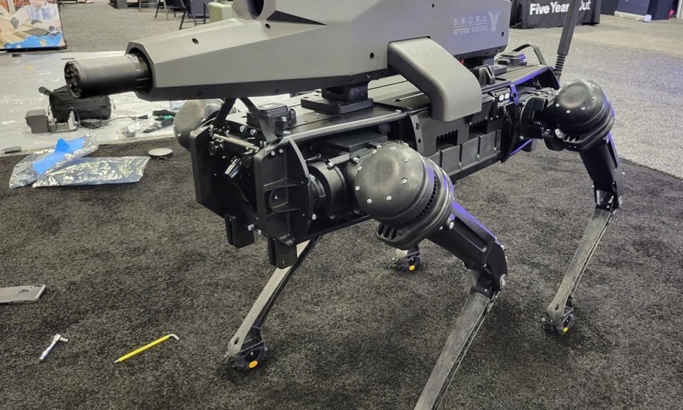 Ghost Robotics, koji nije potpisao povelju, proizvodi Vision 60, robota koji na kojeg se može instalirati dalekometna puška dometa 1.2 kilometra
