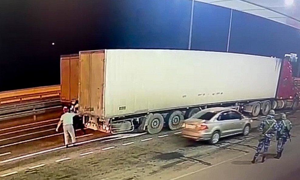 Kamion koji je navodno eksplodirao na Krimskom mostu