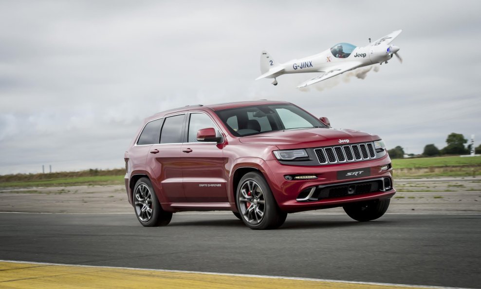 Jeep Grand Cherokee SRT protiv zrakoplova