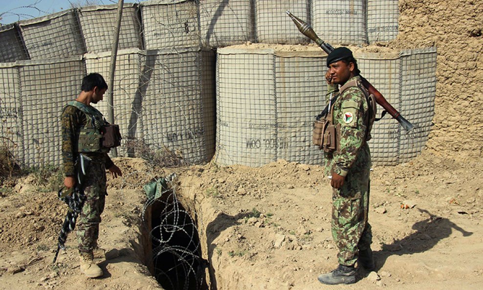 Afganistanska vojska napada talibane u Kunduzu (1)