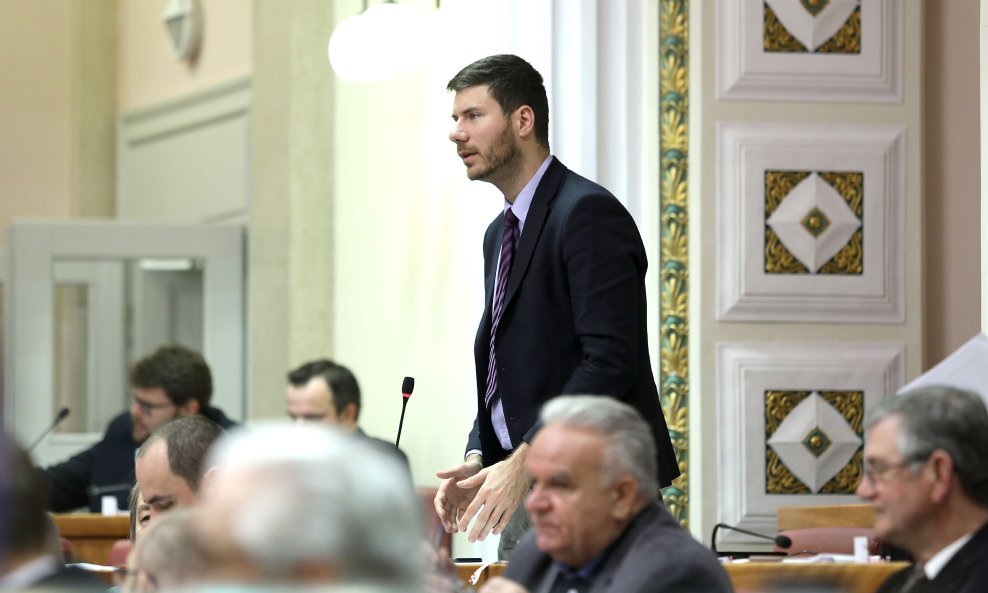 Ivan Pernar u sabornici