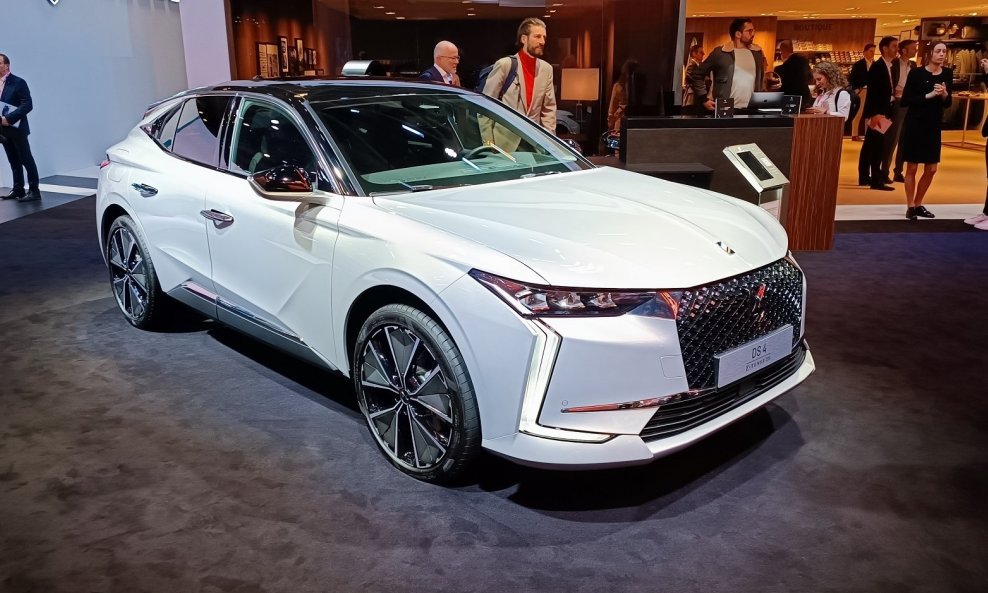 DS Automobiles na Pariškom salonu automobila: model DS 4