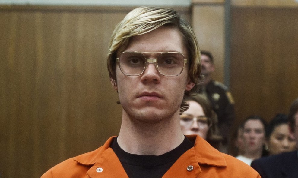 Evan Peters kao Jeffrey Dahmer