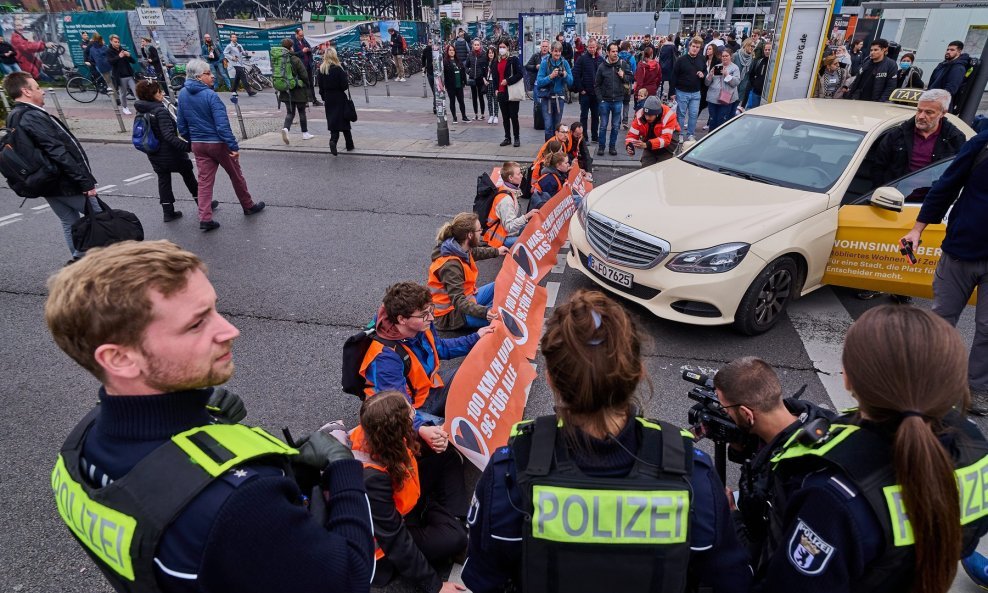 Blokada ceste u Berlinu 21. llistopada