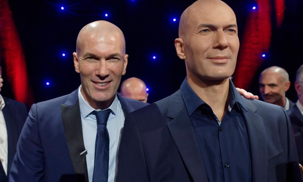 Zinedine Zidane uz svoju voštanu statuu