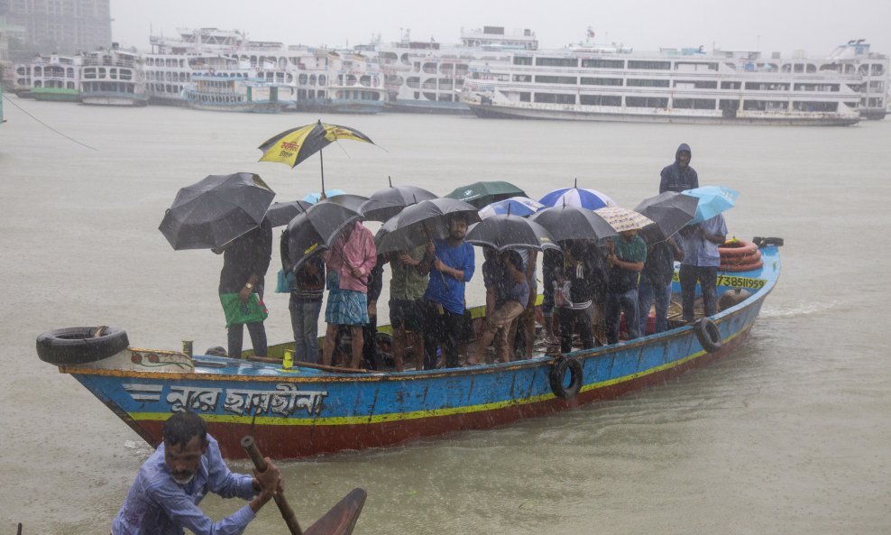 Ciklon Sitrang, Bangladeš