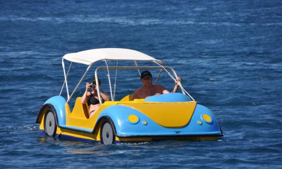 turisti ljetovanje istra more