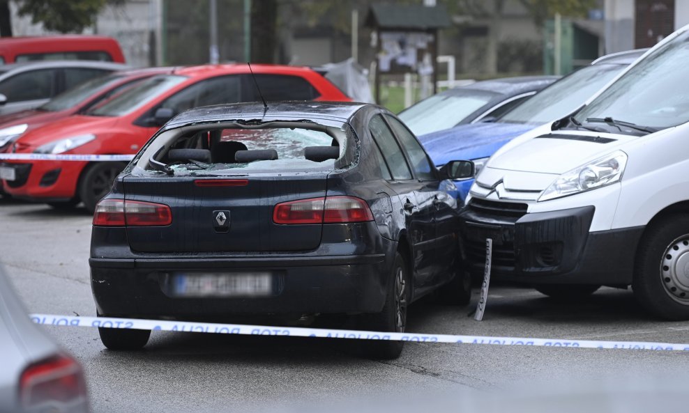 U napadu je oštećen auto 64-godišnjaka