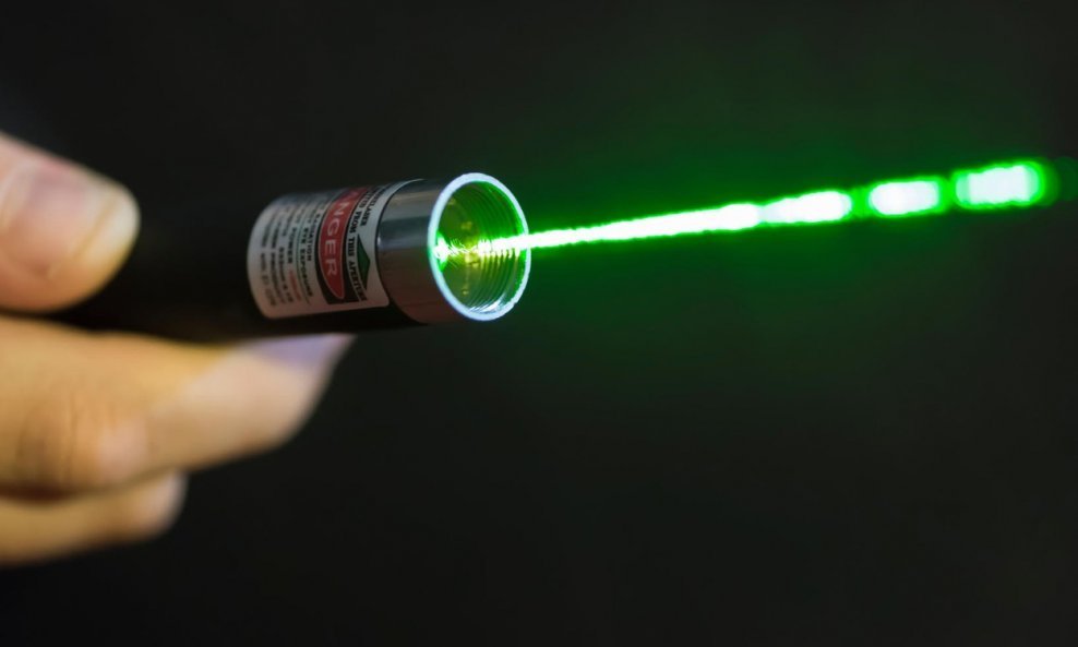 laser laserska zraka zeleni laser