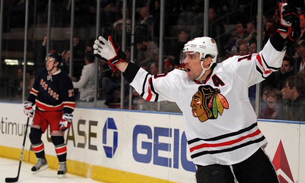 Chicago Blackhawks center Patrick Sharp