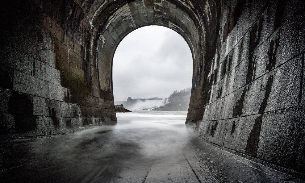 Tunel u sklopu hidroelektrane Niagara Parks otvoren je ove godine za posjetitelje, a dok je hidroelektrana bila u funkciji, na ovom mjestu se voda iz nje ulijevala u rijeku Niagaru