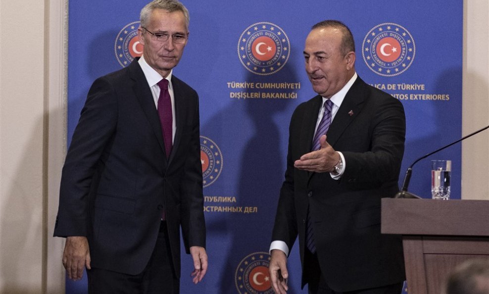 Jens Stoltenberg i Mevlut Cavusoglu