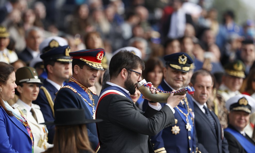 Predsjednik Čilea Gabriel Borić na vojnoj paradi