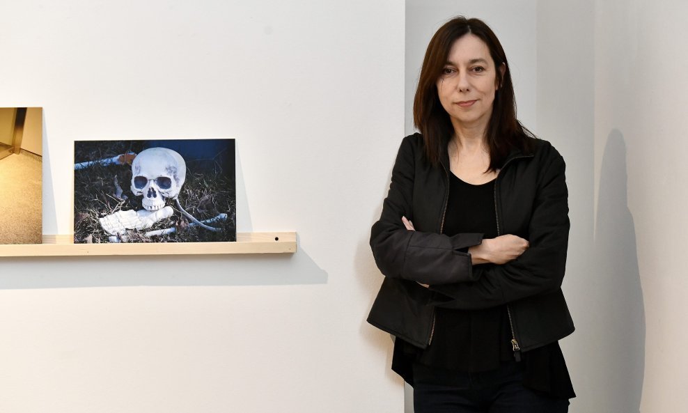 Nika Radić snimljena 2019. godine prilikom otvaranja njezine izložbe 'Uvijek postoji priča' u Galeriji Kranjčar