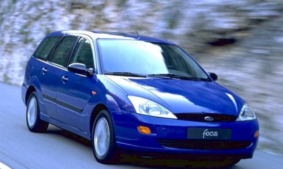 1999_Ford_Focus-3