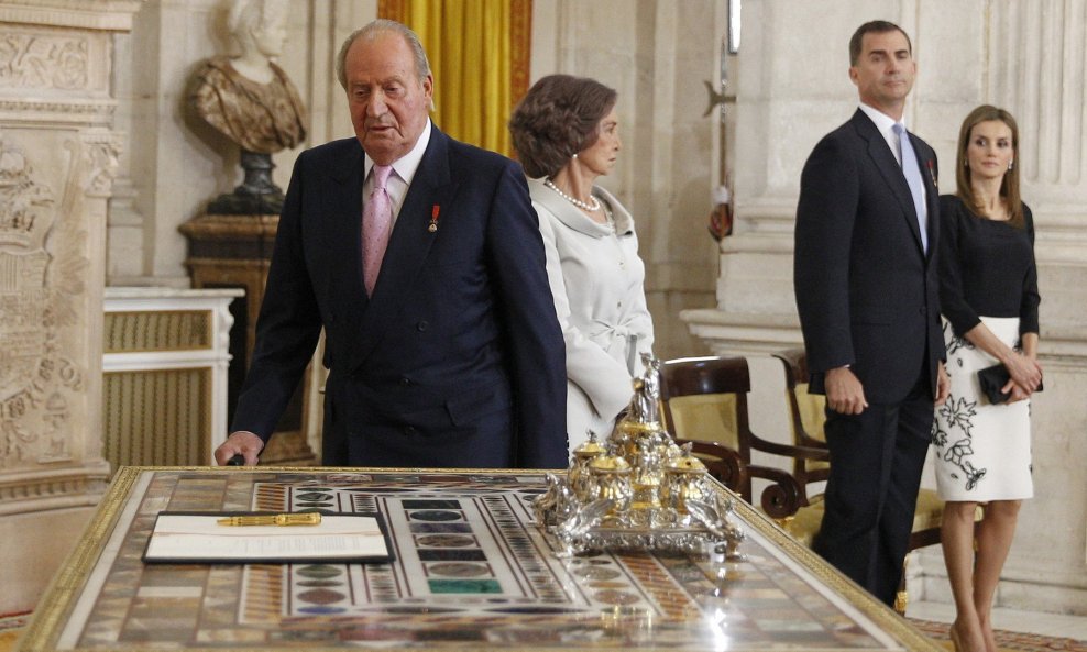Bivši kralj Juan Carlos i kraljica Sofia te aktualni kralj Felipe VI i kraljica Letizia