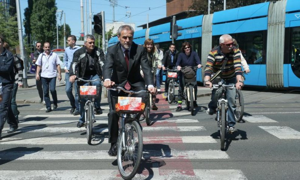 Zagrebački gradonačelnik Milan Bandić na puštanju u rad sustava javnih bicikala Nextbike