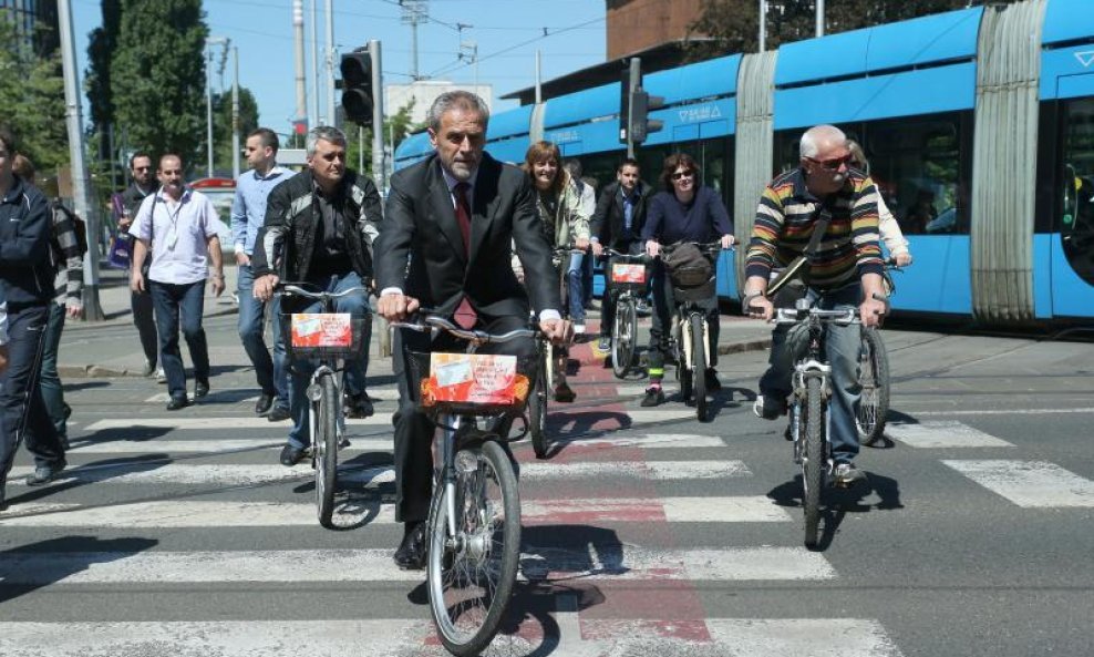 Zagrebački gradonačelnik Milan Bandić na puštanju u rad sustava javnih bicikala Nextbike