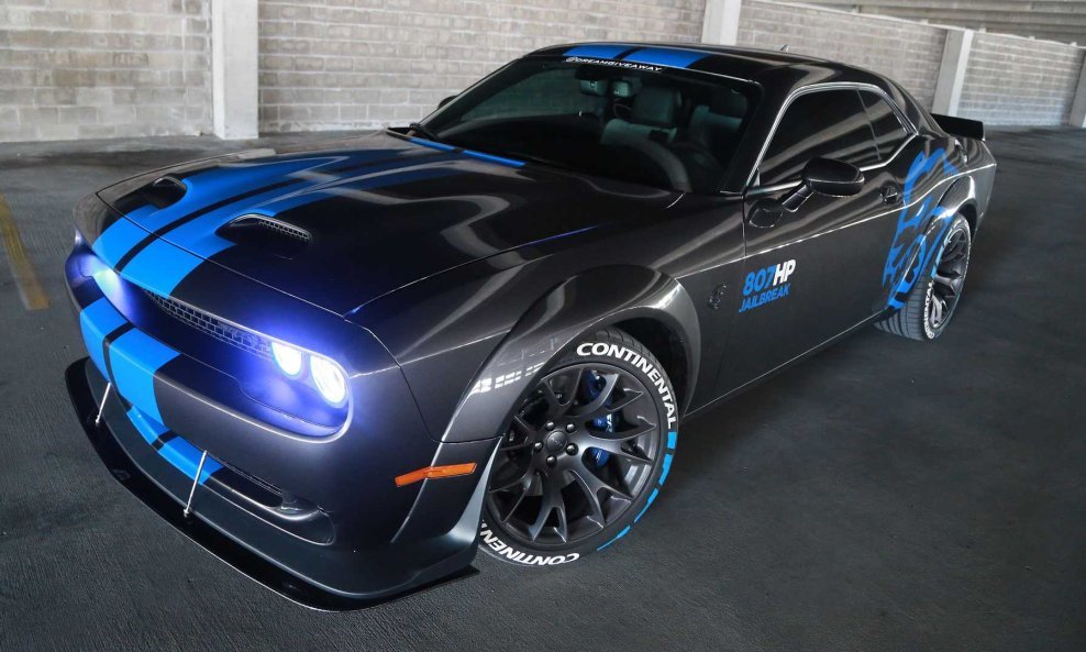 Dodge Challenger SRT Hellcat Jailbreak