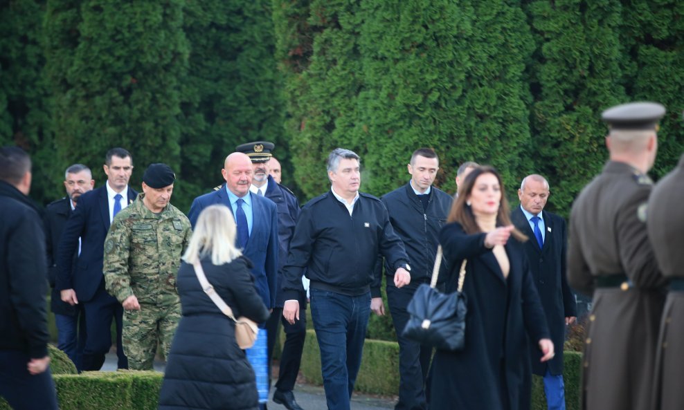 Zoran Milanović na Memorijalnom groblju u Vukovaru