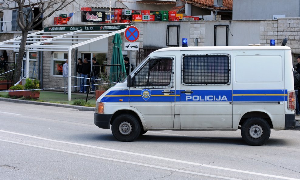 pucnjava u splitu kafić vatra policijski kombi