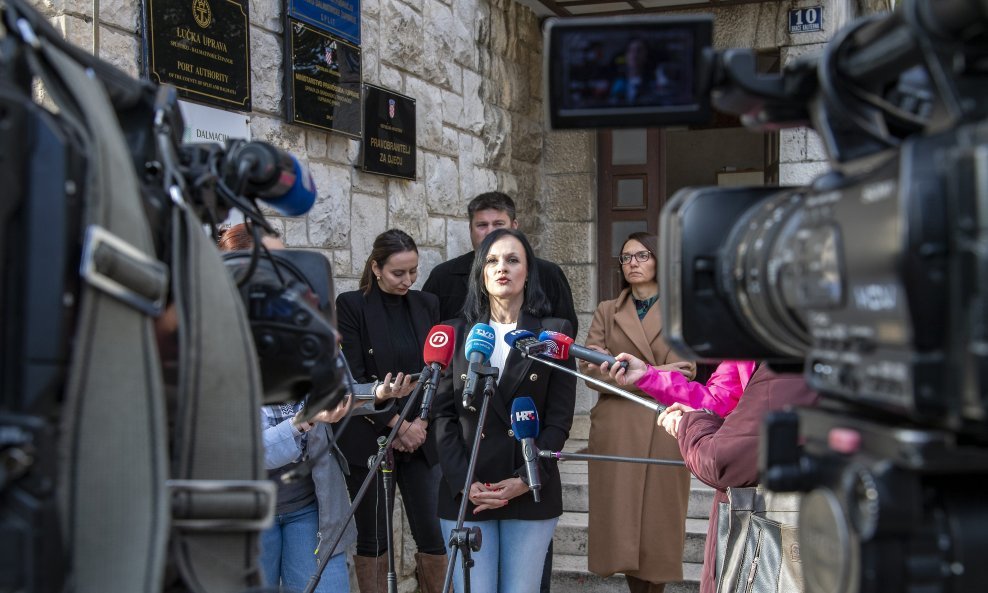 Konferencija za medije s temom Dosta je nezakonitosti i uzurpacije skolstva