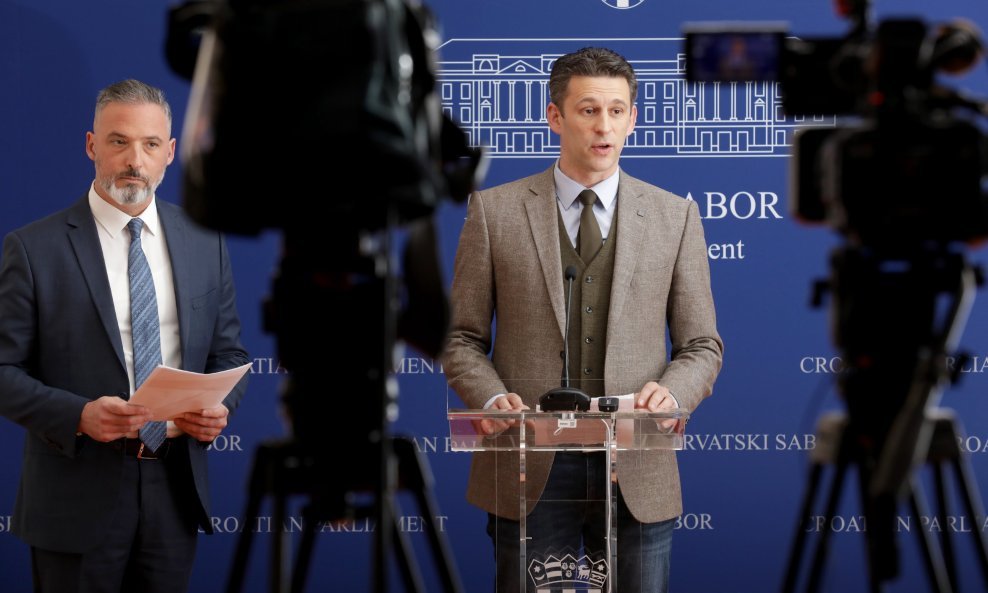Božo Petrov i Ivan Bekavac na konferenciji za novinare