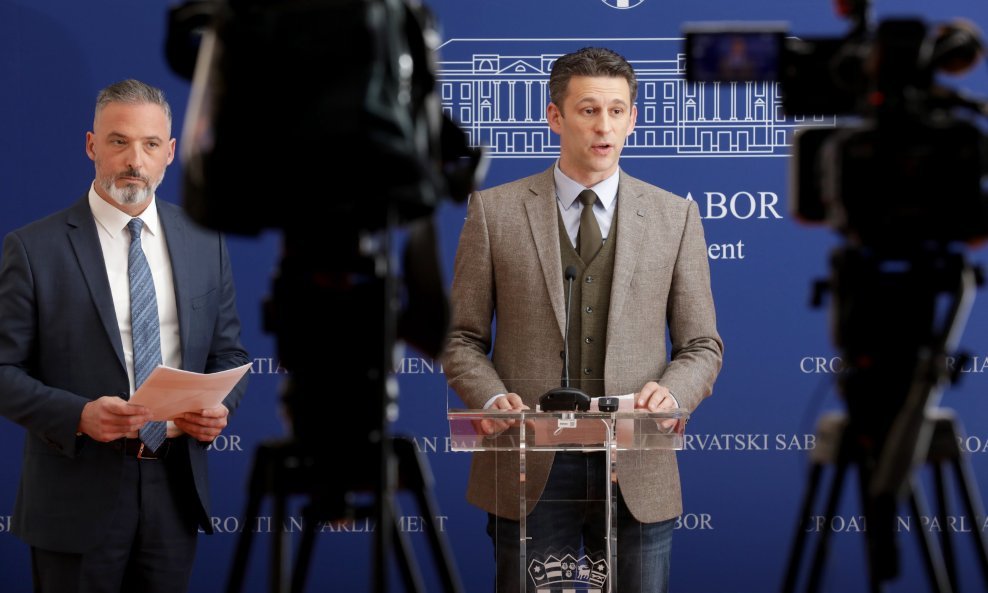 Božo Petrov i Ivan Bekavac na konferenciji za novinare