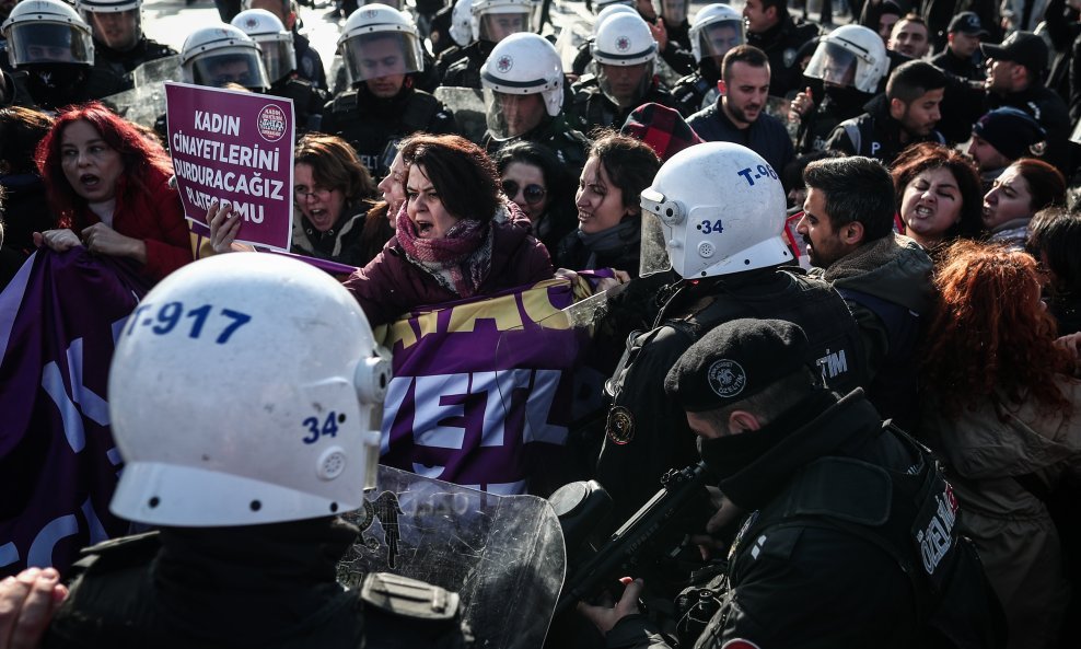 Prosvjed protiv nasilja nad ženama u Istanbulu